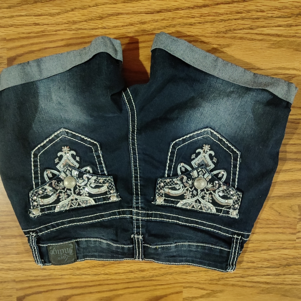 Women's shorts - Picture 1 of 2